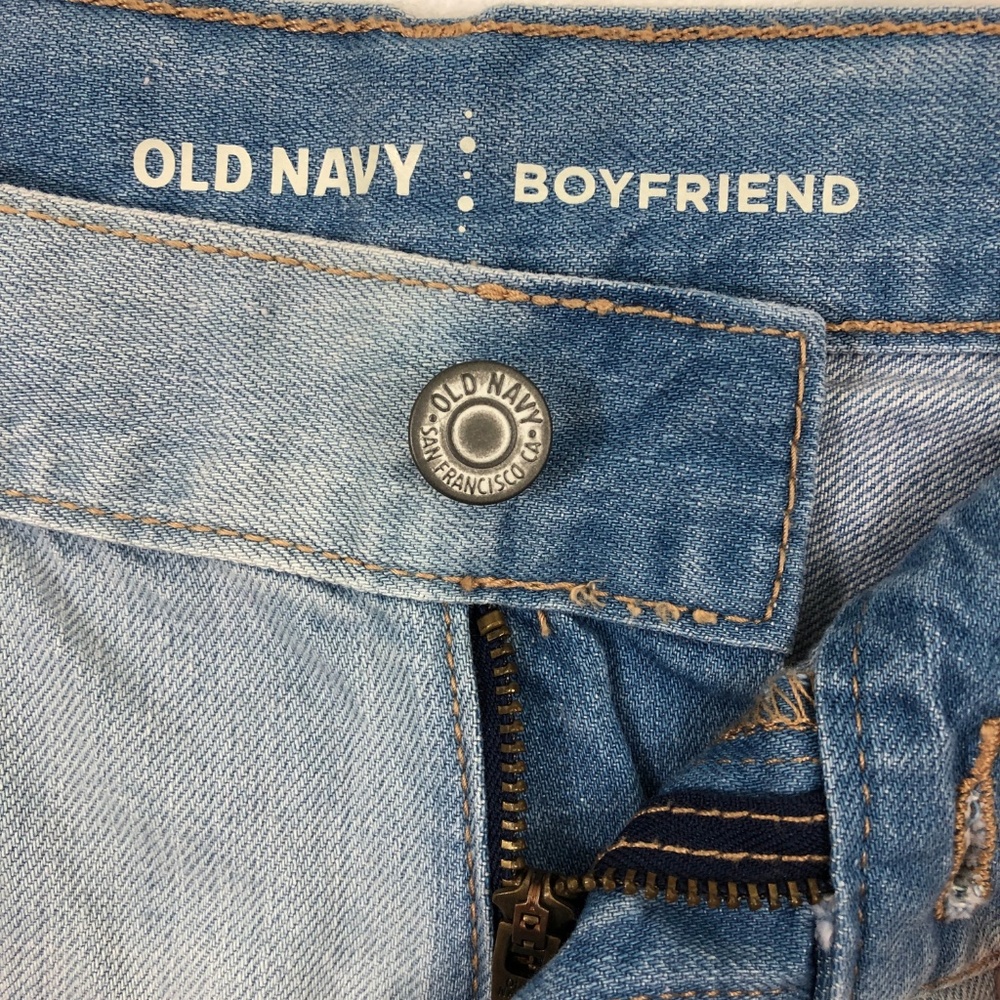 NWT Old Navy Light Denim Distressed Shorts - Picture 4 of 4